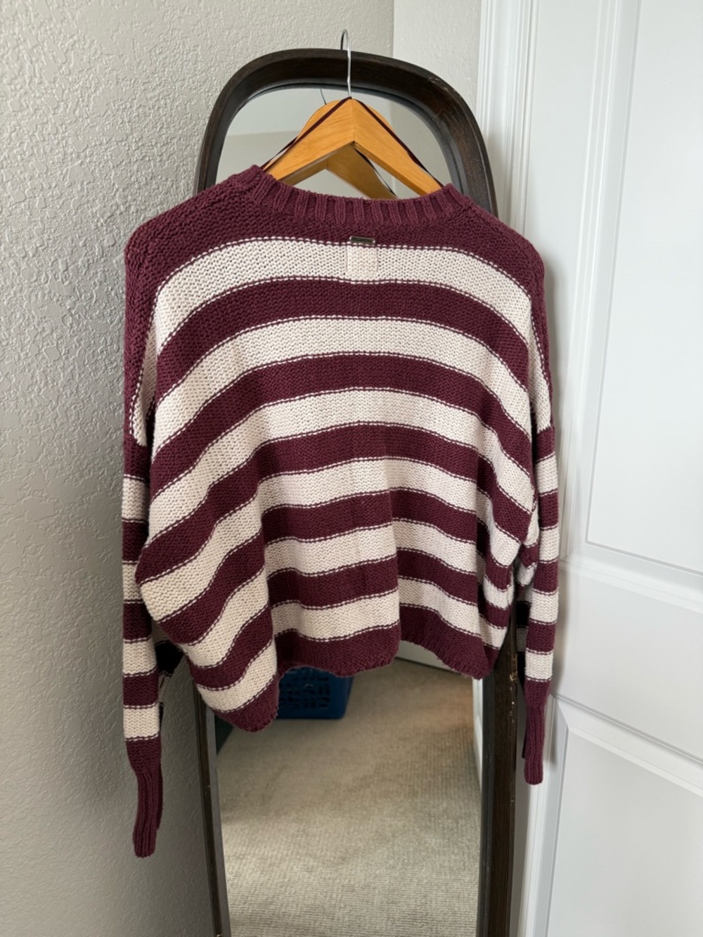 Billabong Striped Cropped Knobby Knit Sweater Size Large - Picture 2 of 6